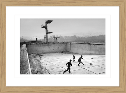30 x 20 cm, Framed - Oak (B&W) David Guttenfelder