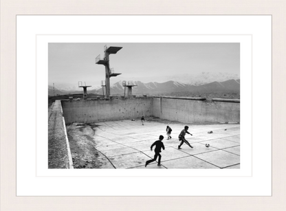 30 x 20 cm, Framed - White Maple (B&W) David Guttenfelder